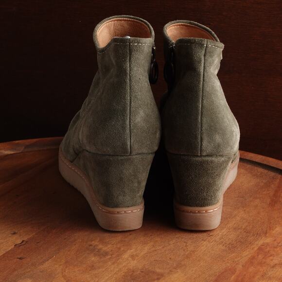 Sofft Boots Womens Size 10M Green Siri Suede Ankle Wedge Casual Preppy Side Zip - Picture 7 of 14